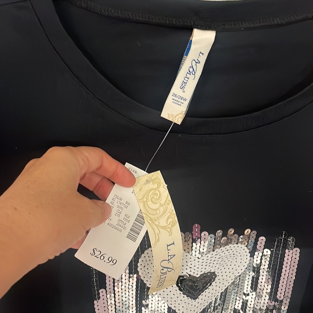 NWT PLUS SIZE TOP - Picture 3 of 4